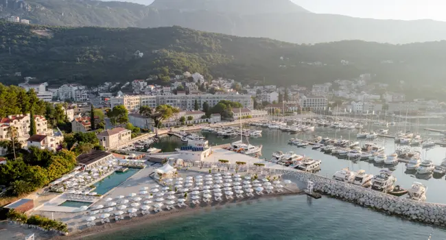 Lazure Hotel & Marina