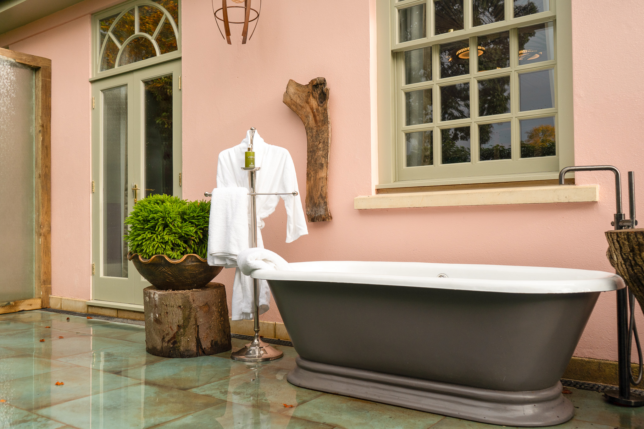 luxury hot tub suite