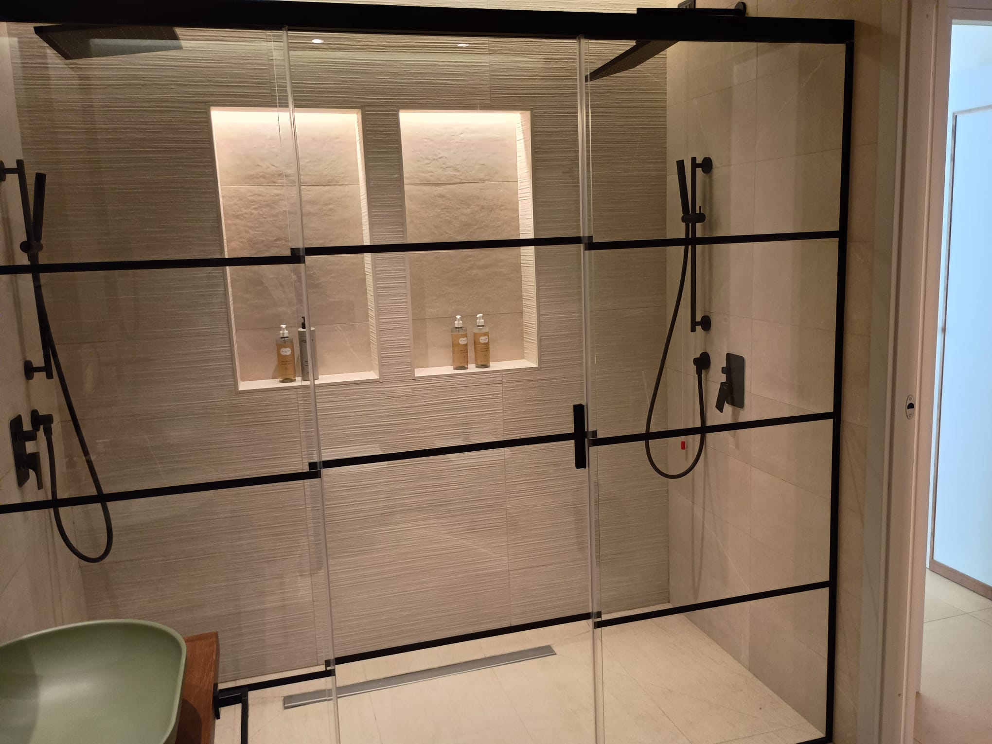 grand suite pool bathroom