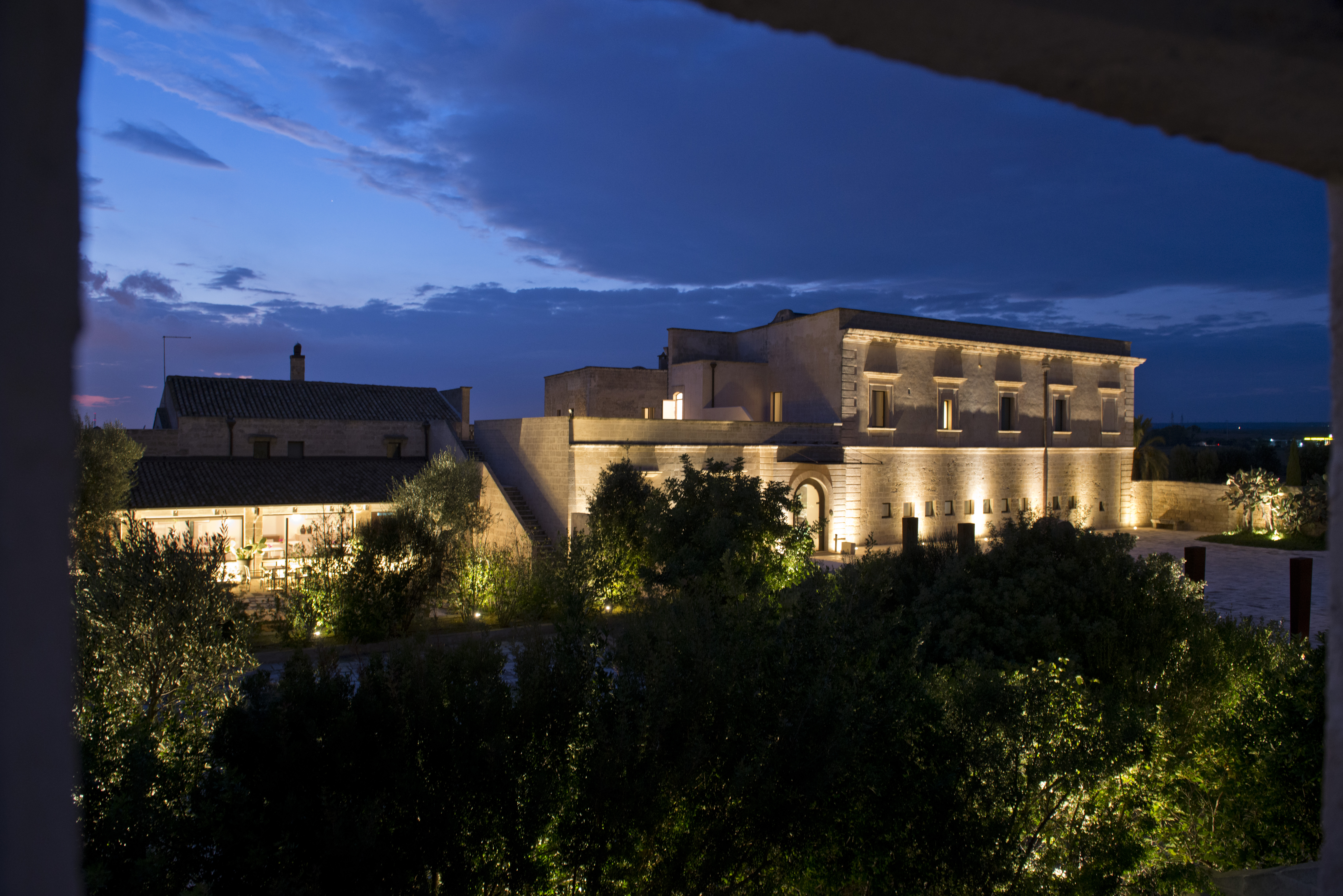 relais histo night view