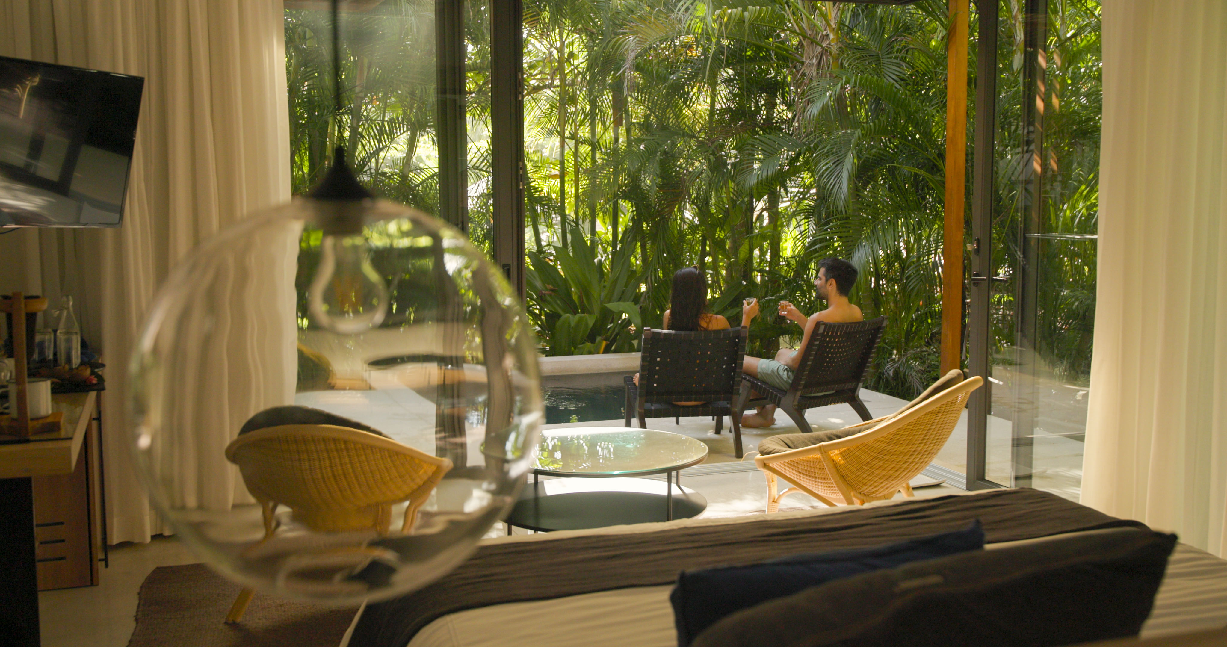 couples selects 05 06 09 20 still033