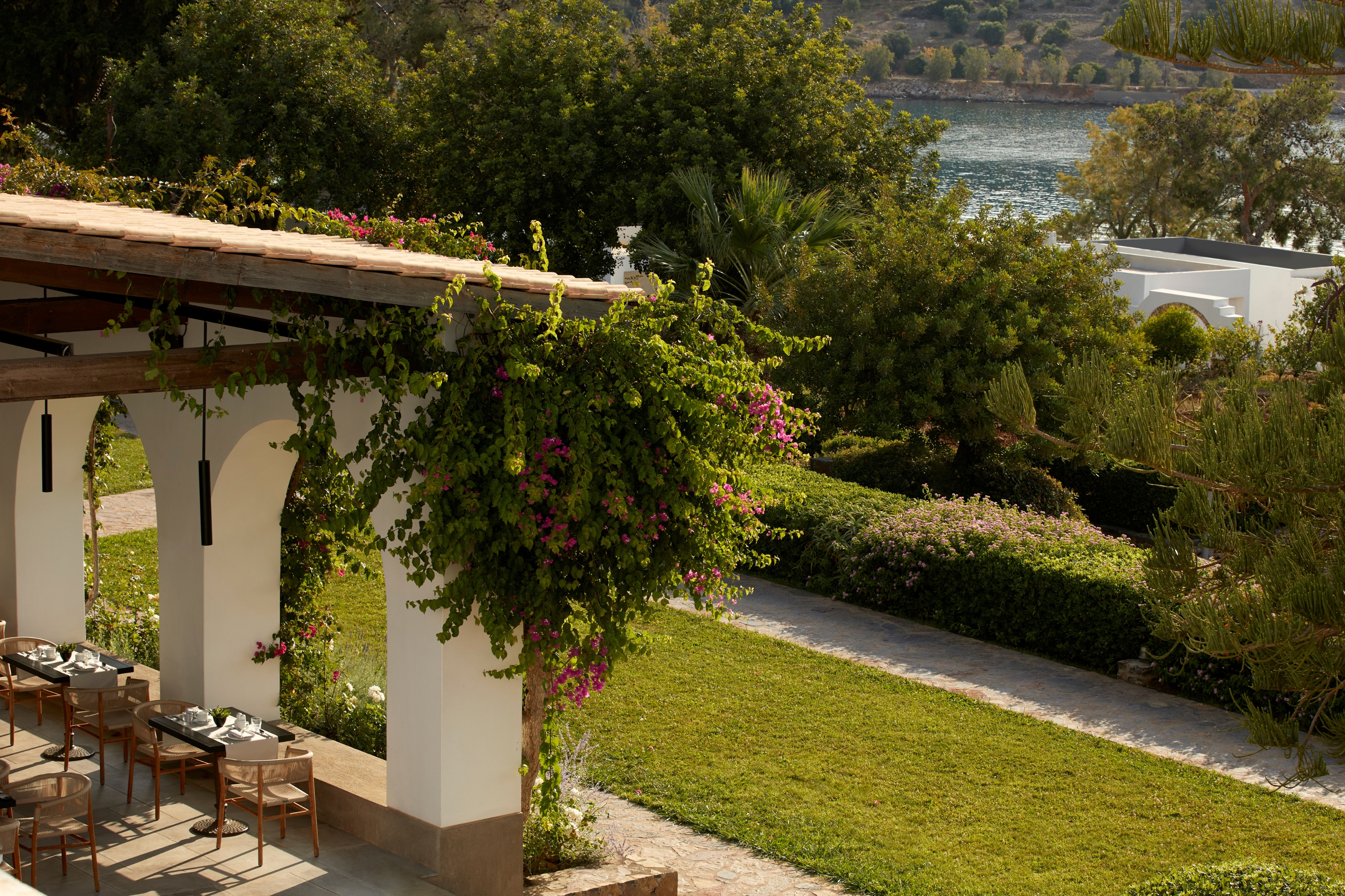 12 minos beach art hotel bacchus