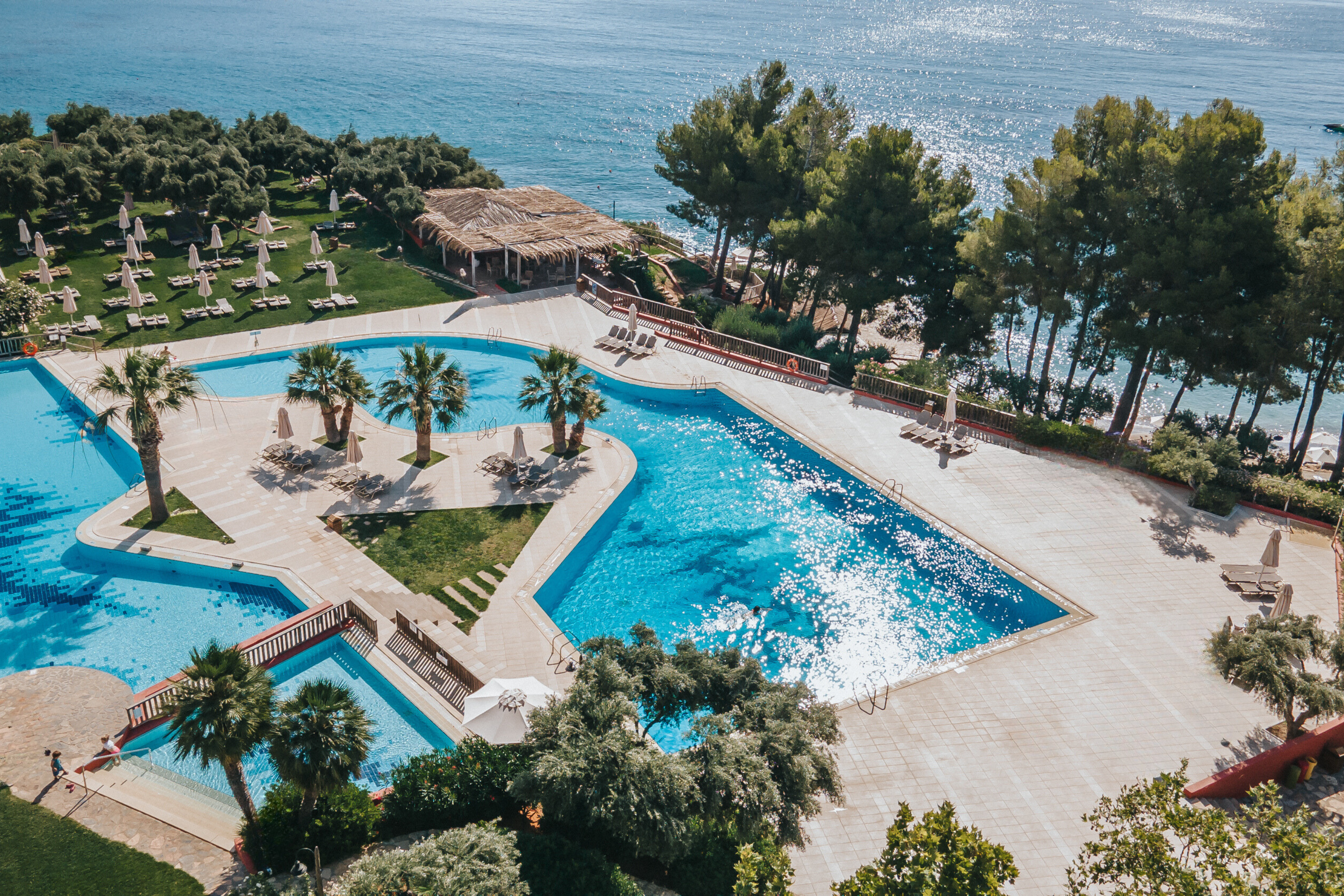 candiaparkvillage outdoorpool 2
