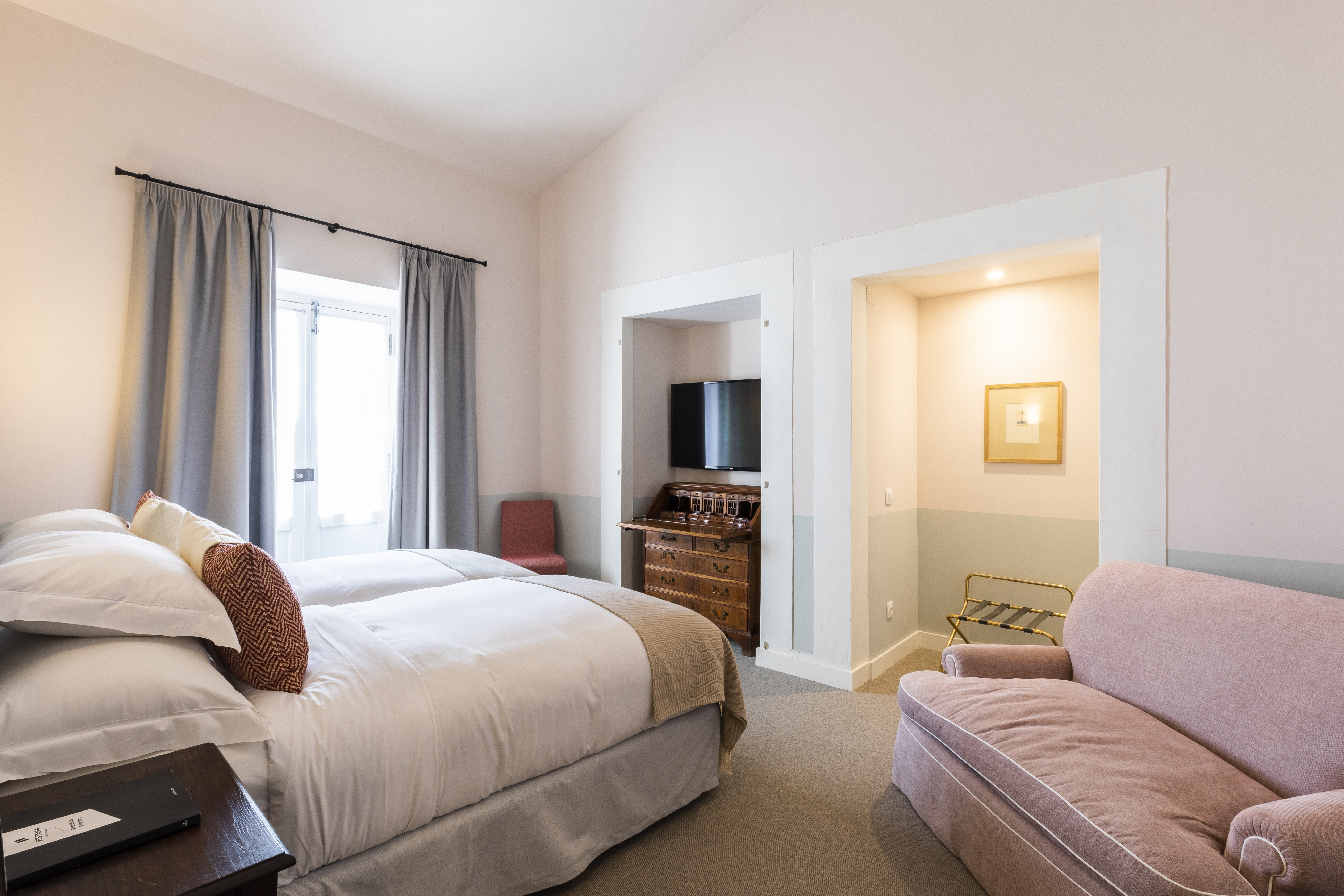 pestanapousada vilaobidos guestroom premium executive 11