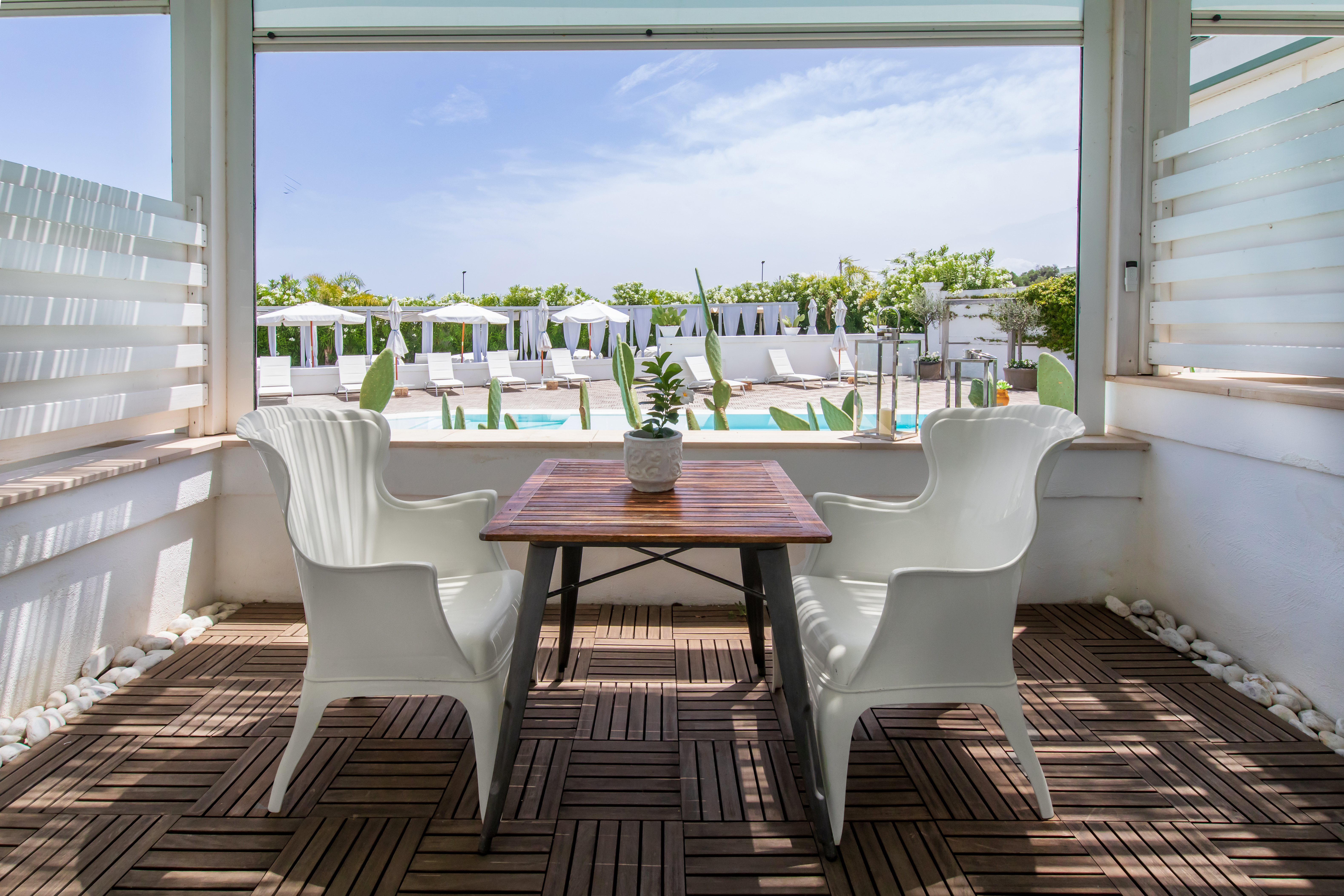 suite deluxe pool view 1