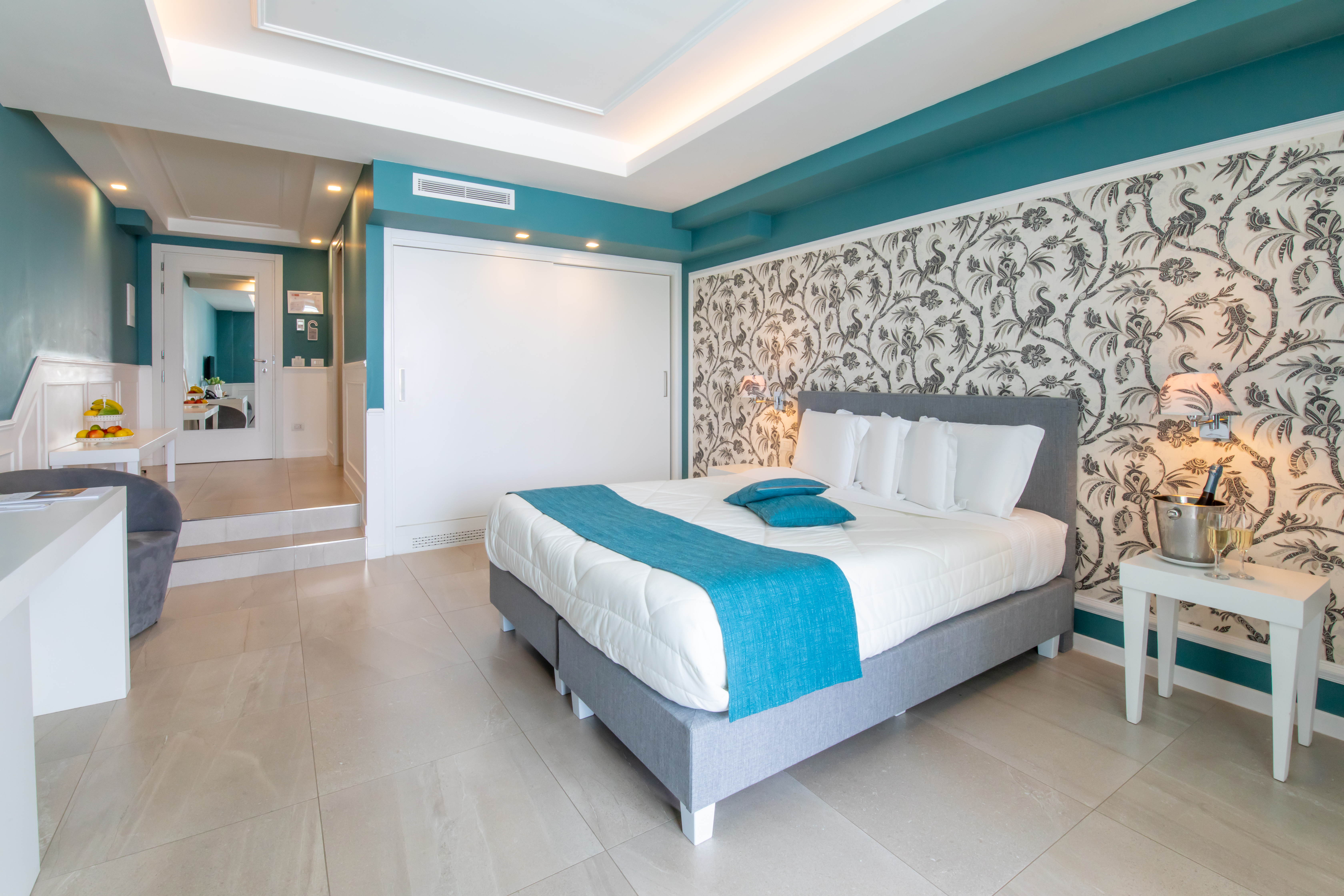 suite deluxe pool view 2