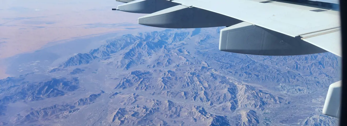 bergen vanuit het vliegtuig