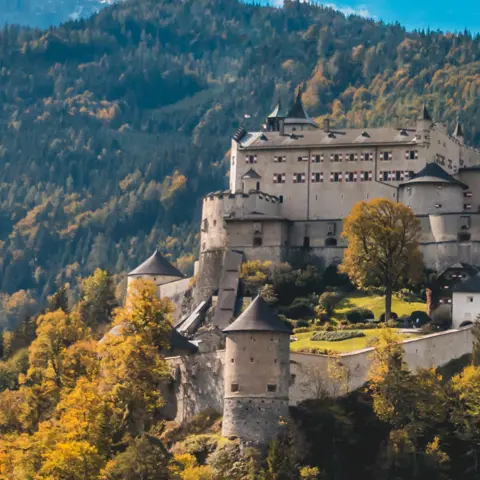 6 Europese kastelen om bij weg te dromen