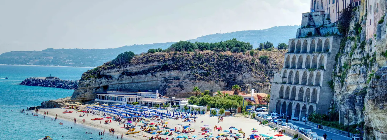 cover de mooiste dorpjes van italie ontdekken met caractere