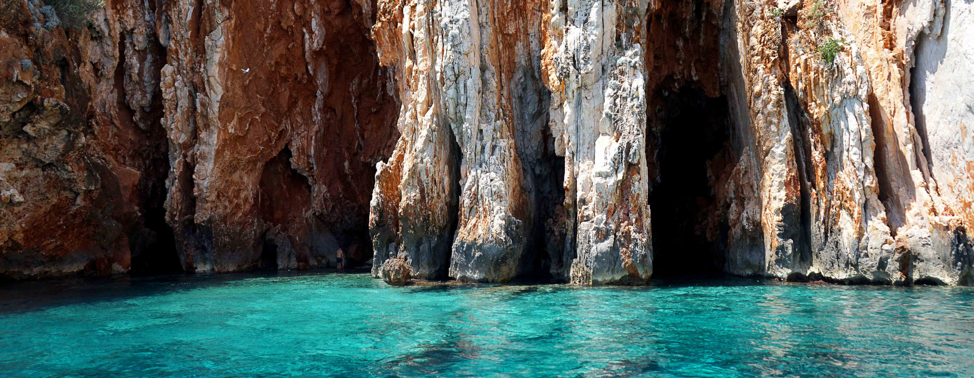 cover verborgen schatten langs de kroatische kust