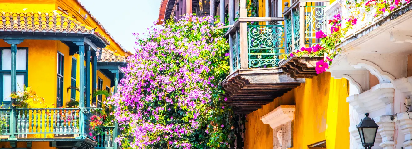 cartagena colorful houses